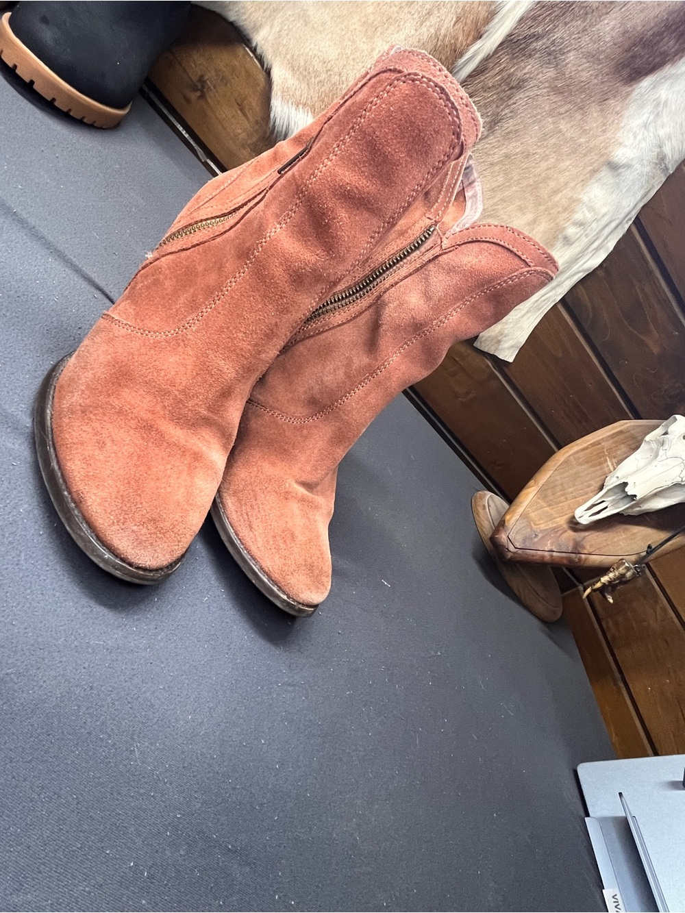 Women’s Suede double Zip Boots in Rust